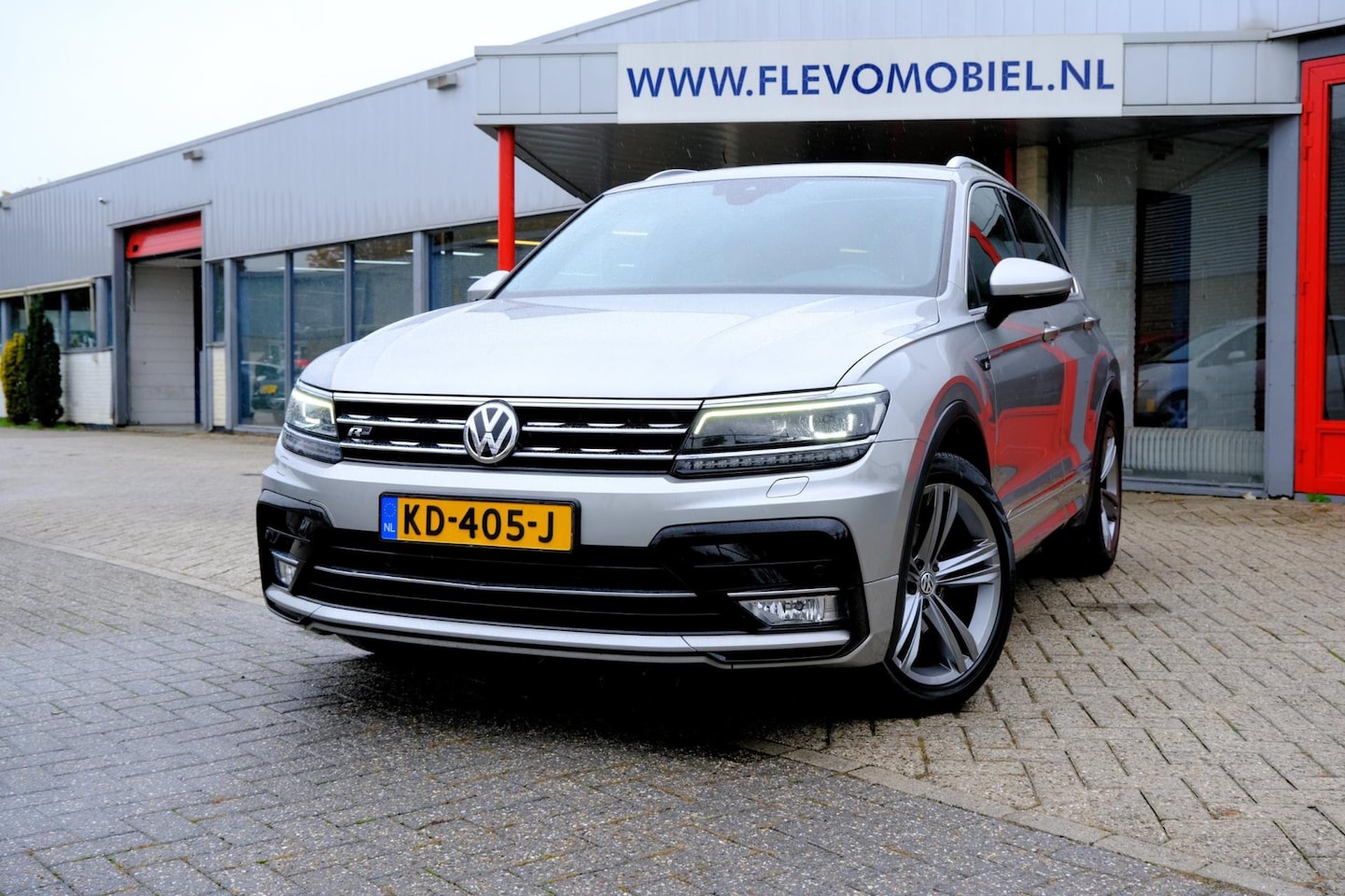 Volkswagen Tiguan - 1.4 TSI R-Line Pano|Navi|Apple CarPlay|LMV - AutoWereld.nl