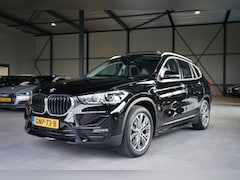 BMW X1 - XDrive25e Sport Line PANO | LED | CARPLAY | SFEERVERLICHTING