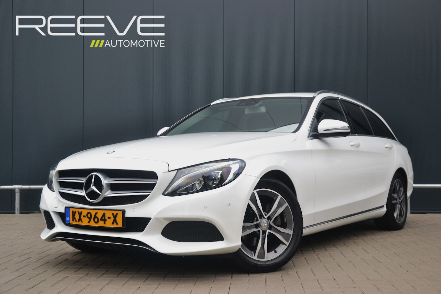 Mercedes-Benz C-klasse Estate - 180 Automaat 175pk | Half Leer | Stoelverwarming | Trekhaak - AutoWereld.nl