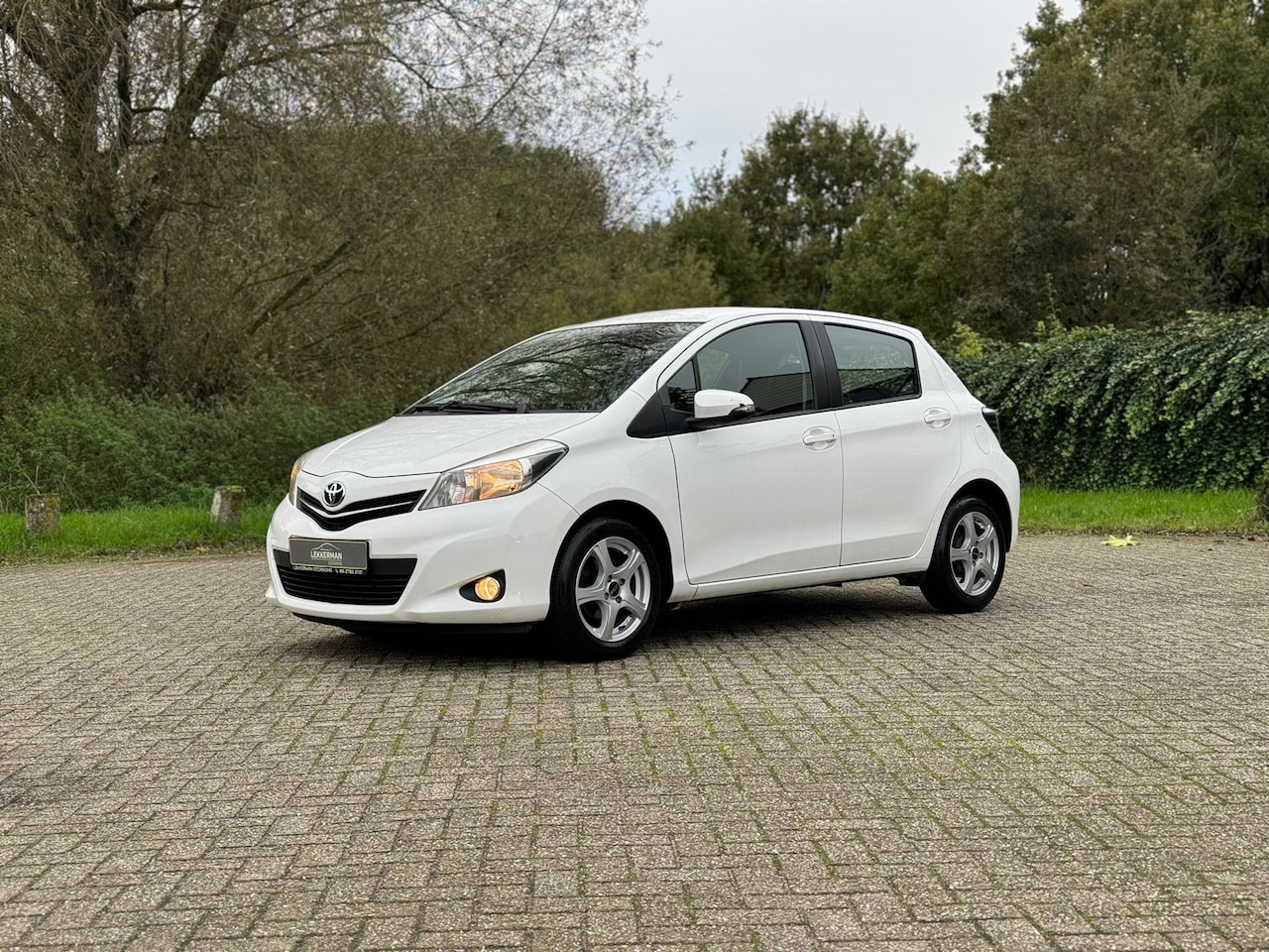 Toyota Yaris - 1.0 VVT-i Comfort NAVI I LED I CLIMA I NWE APK I NETTE AUTO - AutoWereld.nl