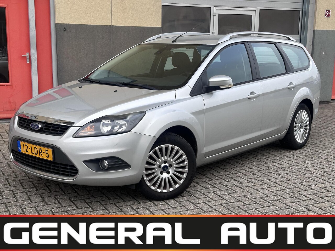 Ford Focus Wagon - 1.8 Limited 1.8 Limited, Airco, Navi, Trekhaak - AutoWereld.nl