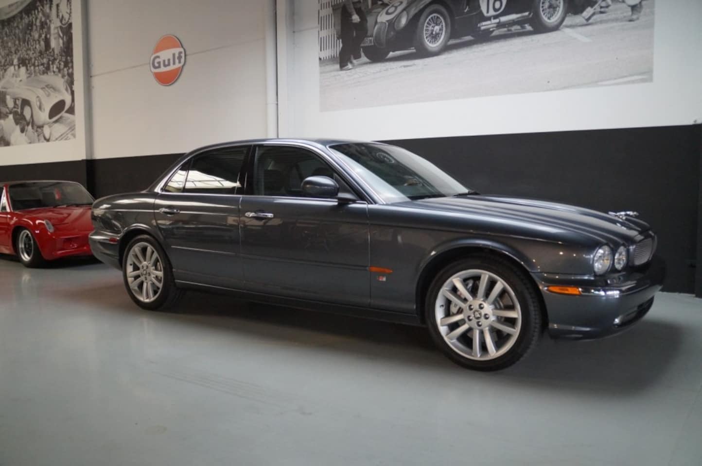 Jaguar XJR - Beautiful low mileage car (2004) - AutoWereld.nl