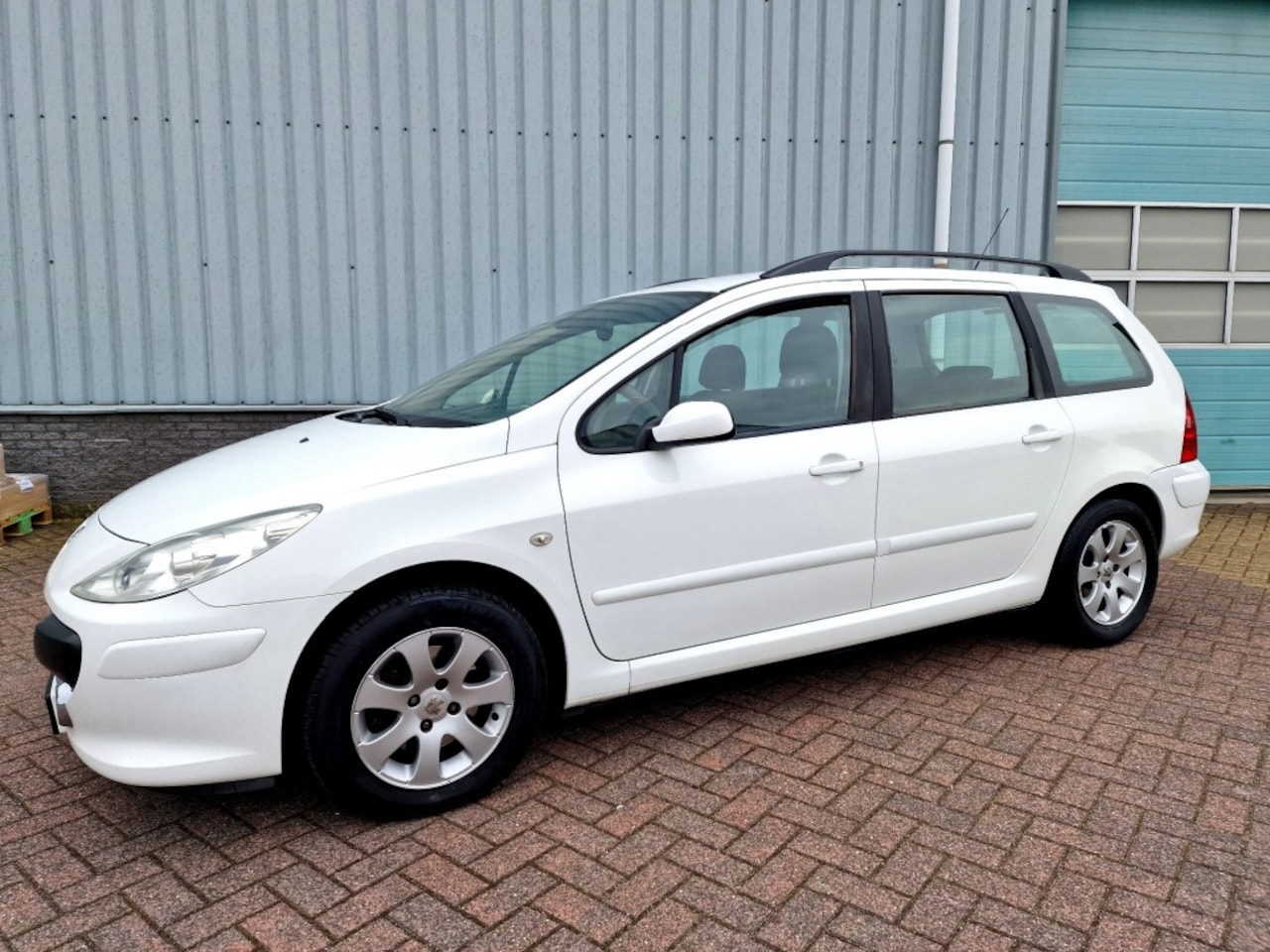 Peugeot 307 - 1.6 16V Premium Airco/Cruise CTRL AUTOMAAT - AutoWereld.nl