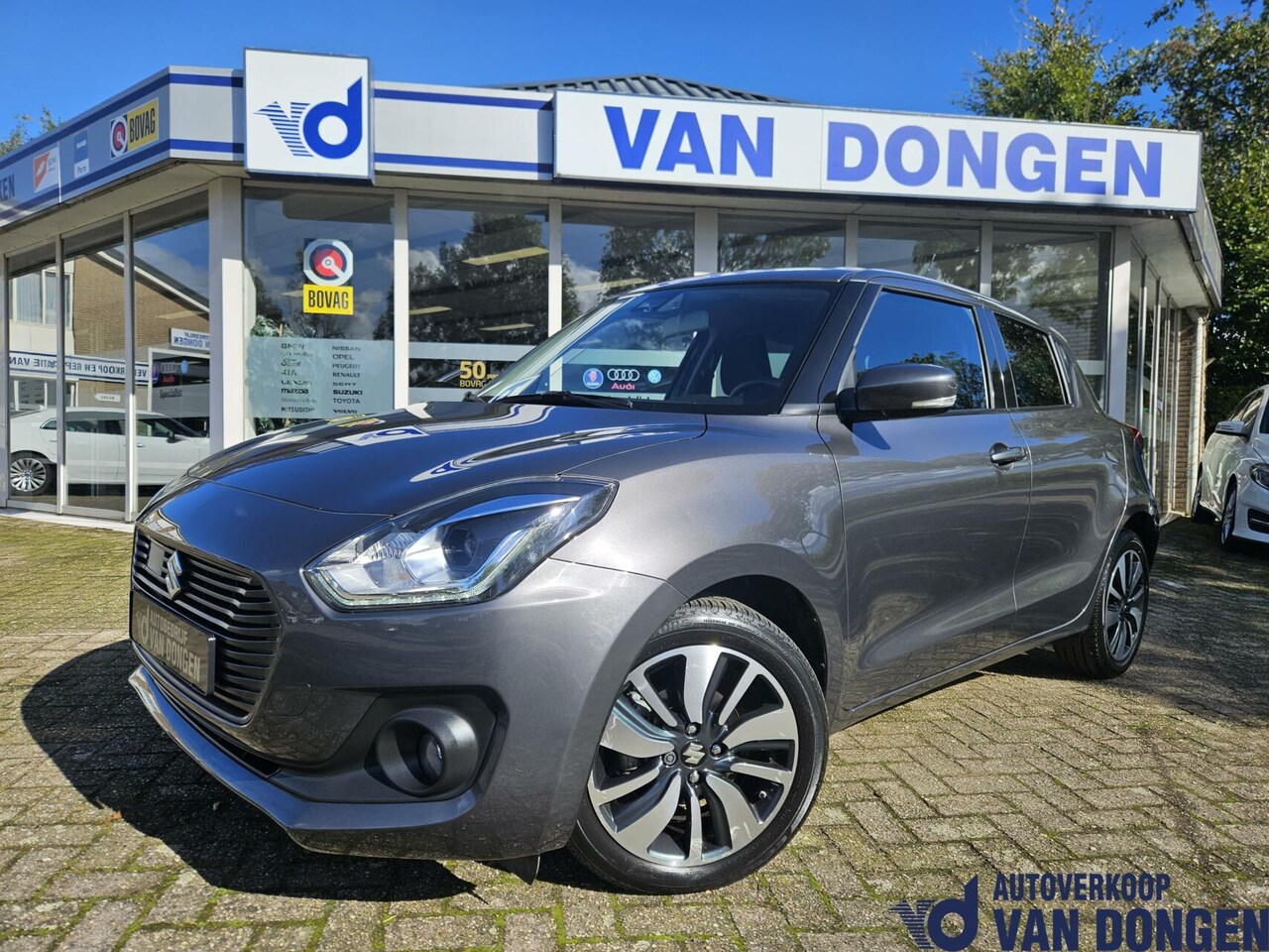 Suzuki Swift - 1.0 Stijl Automaat | 110 PK| Cruise / Navi / Clima - AutoWereld.nl