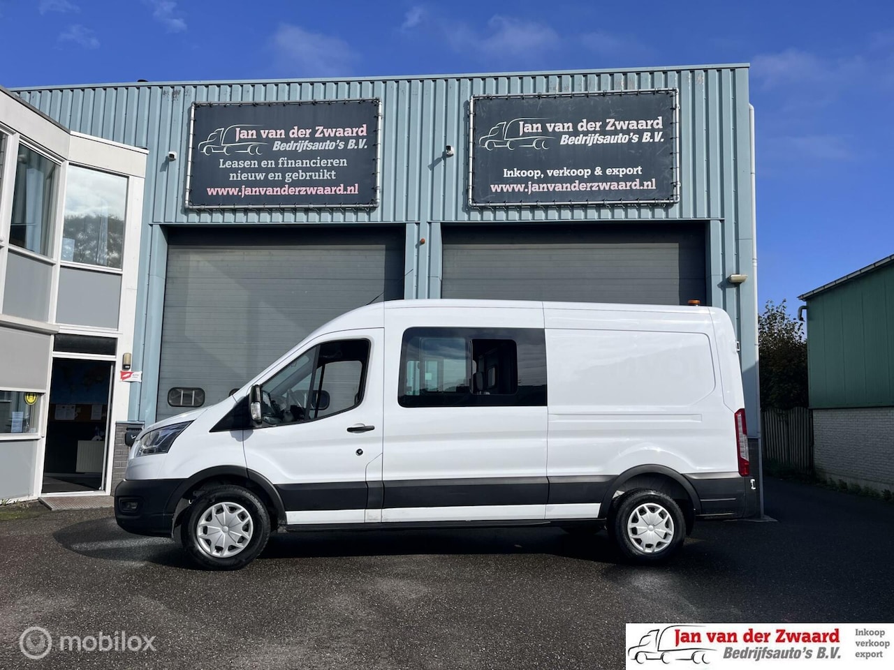 Ford Transit - 350 2.0 TDCI L3H2 Ambiente Dubbele Cabine Navi Airco Ceuise control Trekhaak - AutoWereld.nl