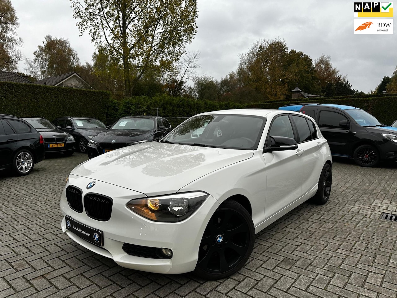 BMW 1-serie - 116i Business+|Nwe Ketting + Klepseals|Climate control|Cruise control|Trekhaak afn.|18 inc - AutoWereld.nl