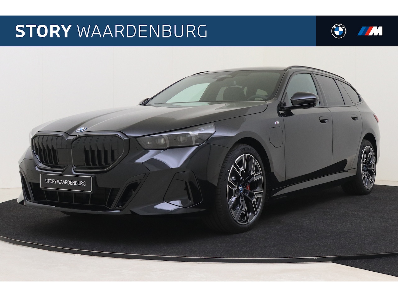 BMW 5-serie Touring - 530e High Executive M Sport Automaat / Panoramadak / Trekhaak / Verwarmd stuurwiel / Stoel - AutoWereld.nl