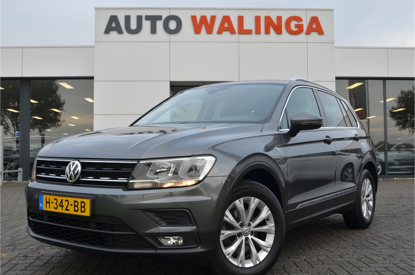 Volkswagen Tiguan - 1.5 TSI ACT Comfortline Business DSG | Carplay | Adaptive cruise | Climate | Navi | Getint - AutoWereld.nl