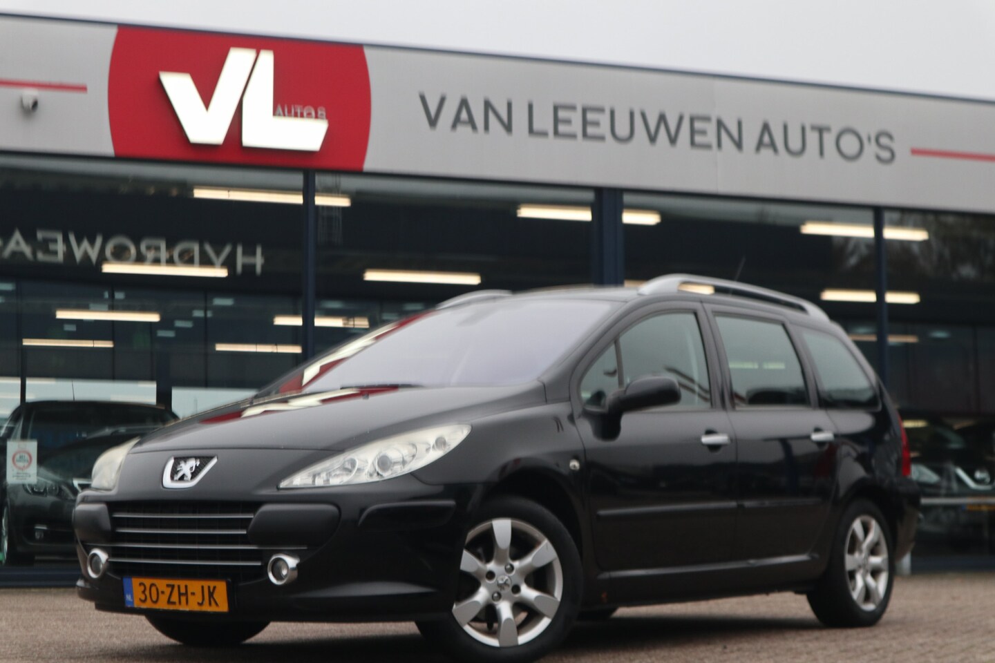 Peugeot 307 SW - 2.0-16V Premium | Navigatie | Pano | Trekhaak | APK 14-02-2025 | - AutoWereld.nl