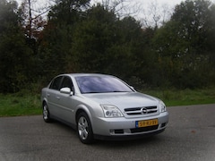 Opel Vectra - 2.2-16V Elegance . Airco . Navigatie . YOUNGTIMER . trekhaak . enz