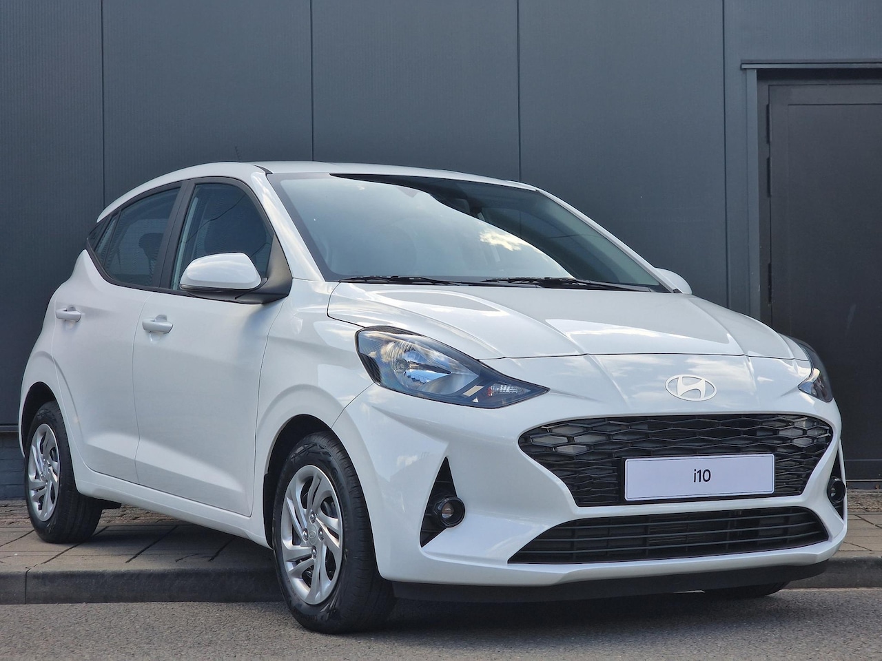 hyundai-i10-1-0-comfort-euro-3253-korting-euro-239-private-lease-actie-airco-apple-carplay-android-a.jpg