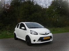 Toyota Aygo - 1.0 VVT-i Comfort Orange . Airco . Elec ramen . LMV . enz