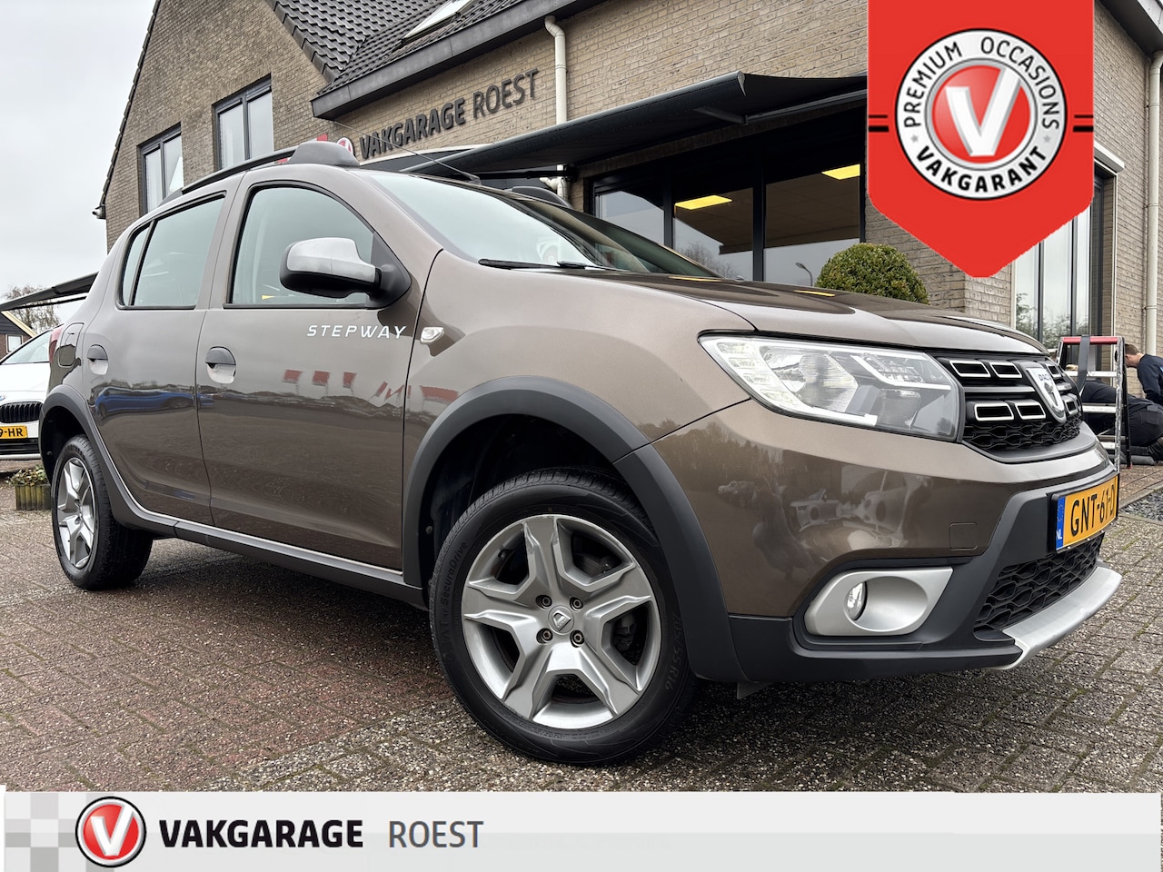 Dacia Sandero Stepway - 0.9 TCe Laureate Navigatie / Parkeersensors - AutoWereld.nl