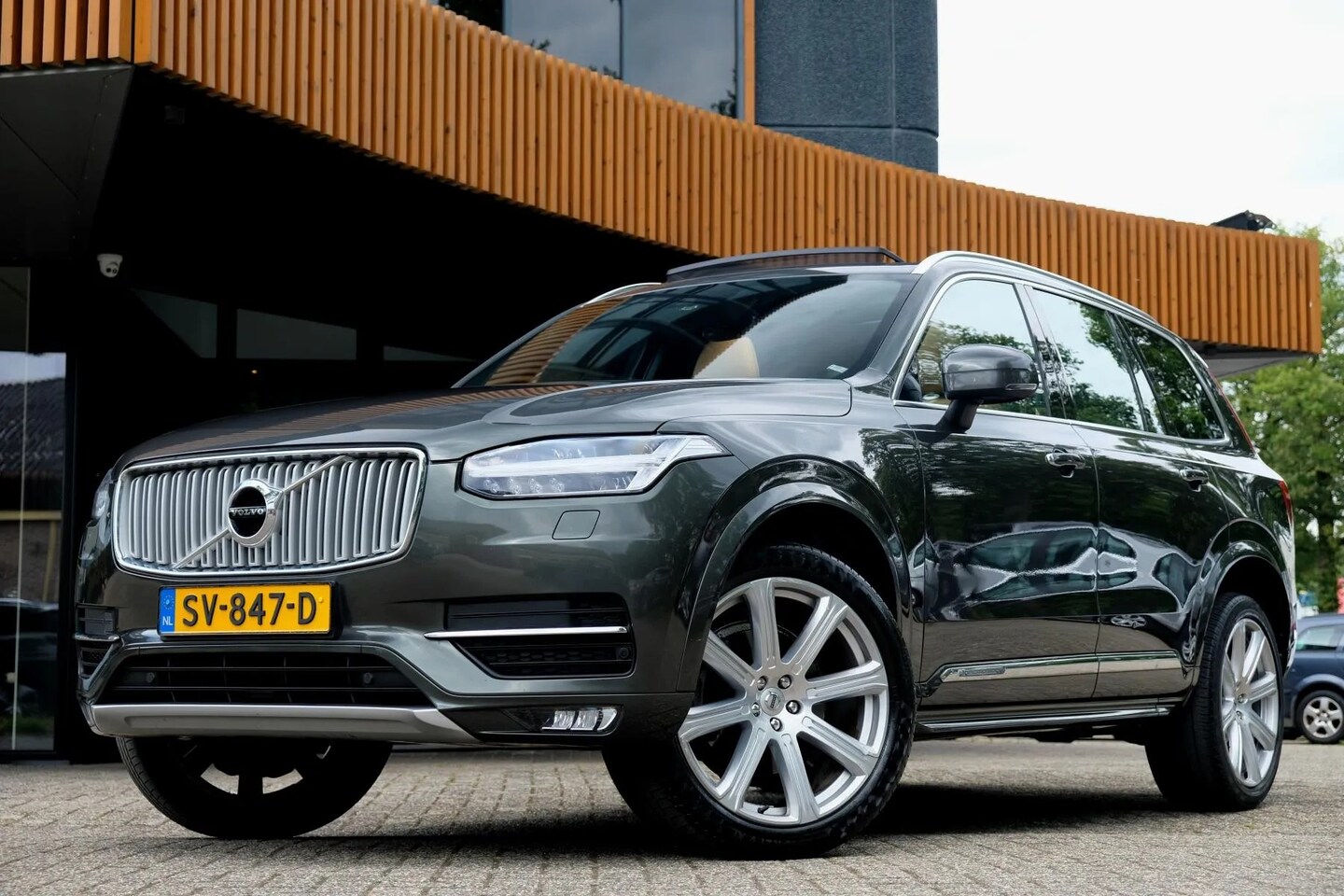 Volvo XC90 - 2.0 T5 AWD Inscription/7-Zits/Autopilot/B&W/HUD/Panoramadak/Standkachel/ - AutoWereld.nl