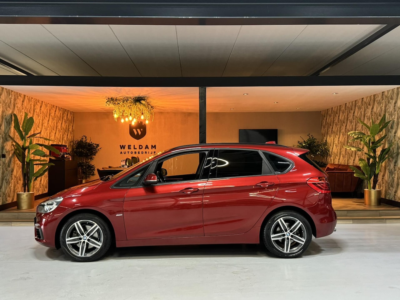 BMW 2-serie Active Tourer - 218i Sport Line Garantie Trekhaak Navi Cruise Clima Hoge Instap Rijklaar - AutoWereld.nl