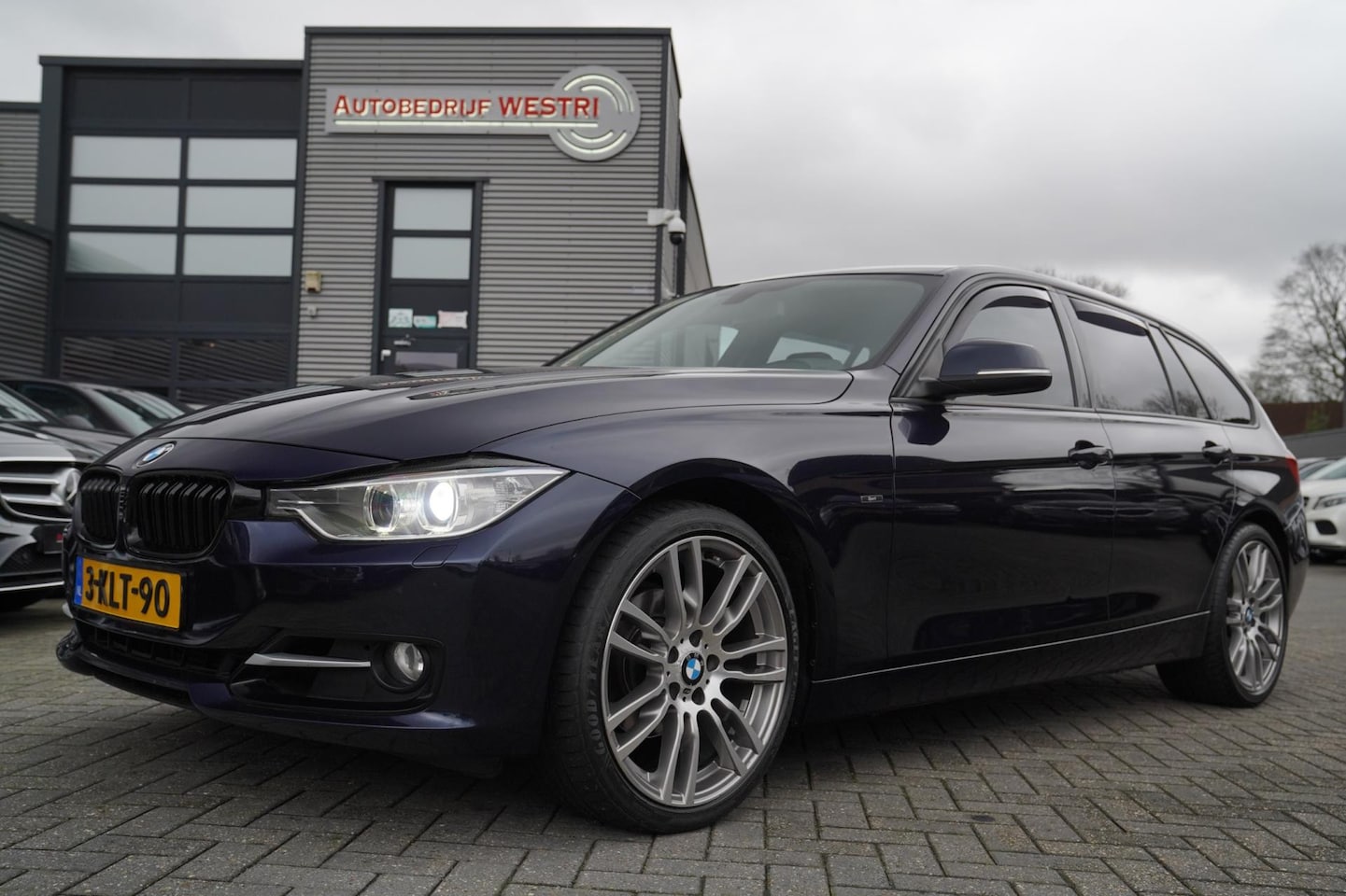 BMW 3-serie Touring - 320i Executive Sport | Comfort stoelen | Automaat | Xenon | Sport uitlaat | M-velgen | NAP - AutoWereld.nl