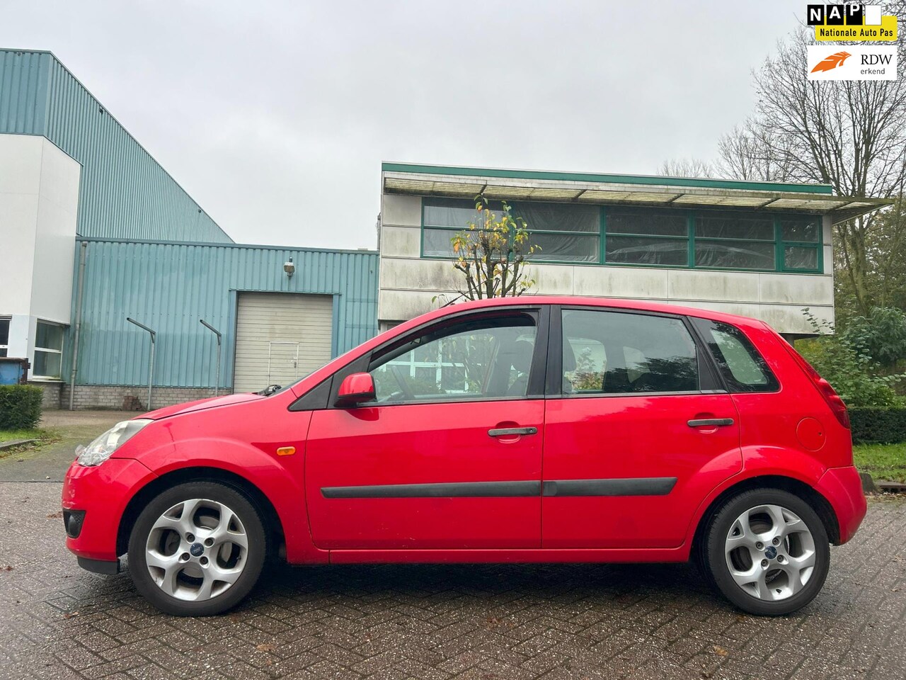 Ford Fiesta - 1.3-8V Futura airco ijskoud 2006 nieuwe apk rijdt super lekker zuinig!! - AutoWereld.nl