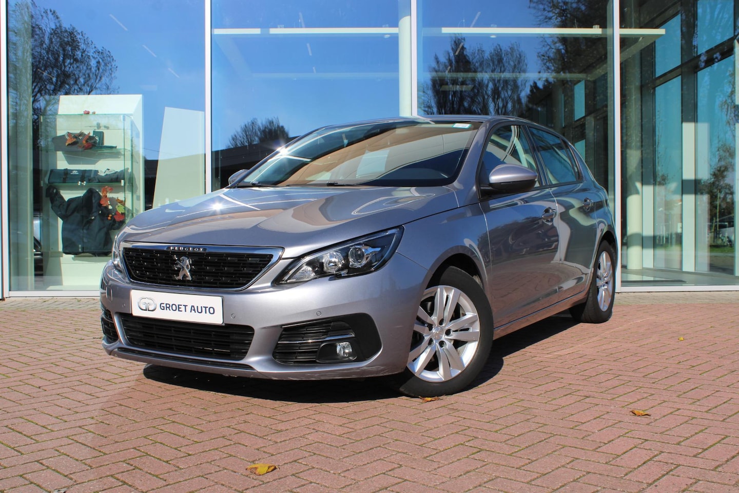 Peugeot 308 - 1.2 PureTech Active Automaat - 27.000km - Carplay - Cruise Control - Parkeersensoren voor - AutoWereld.nl