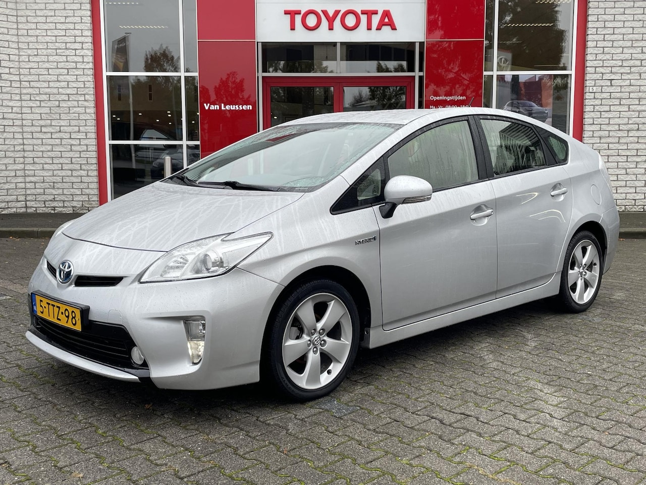 Toyota Prius - 1.8 HYBRID COMFORT TREKHAAK HEAD-UP CRUISE CLIMA PARK-SENSOREN KEYLESS LM-VELGEN NL-AUTO C - AutoWereld.nl