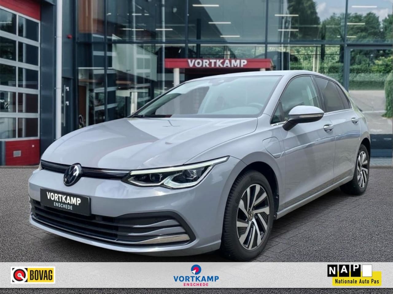 Volkswagen Golf - 1.4 TSI DSG STYLE EHYBRID NAVI/MEMORY/ACC/STOELVERW/CARPLAY/PDC - AutoWereld.nl