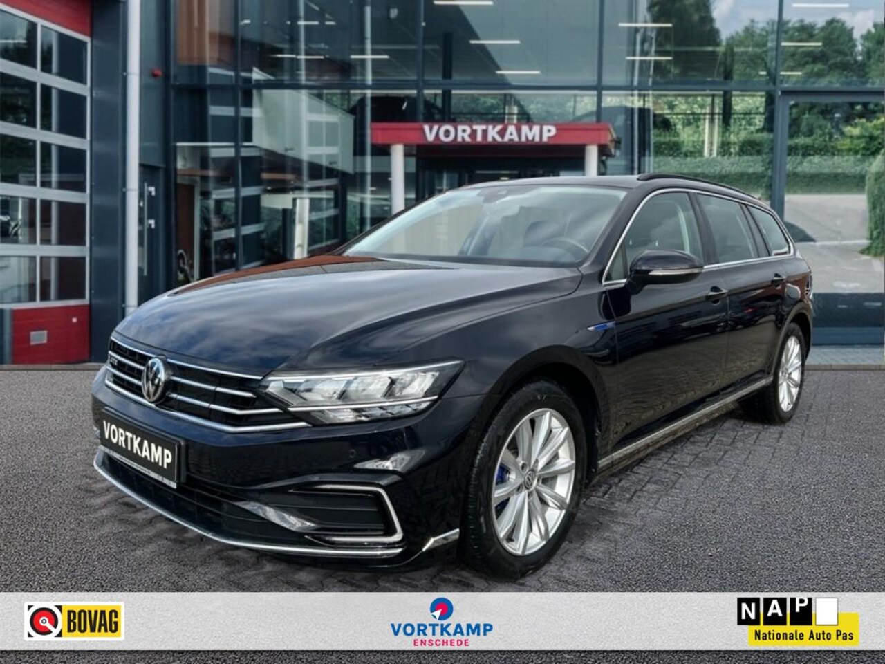 Volkswagen Passat Variant - 1.4 TSI GTE BNS PANO-DAK/TREKHAAK/CAMERA/ACC/STOELVERW - AutoWereld.nl