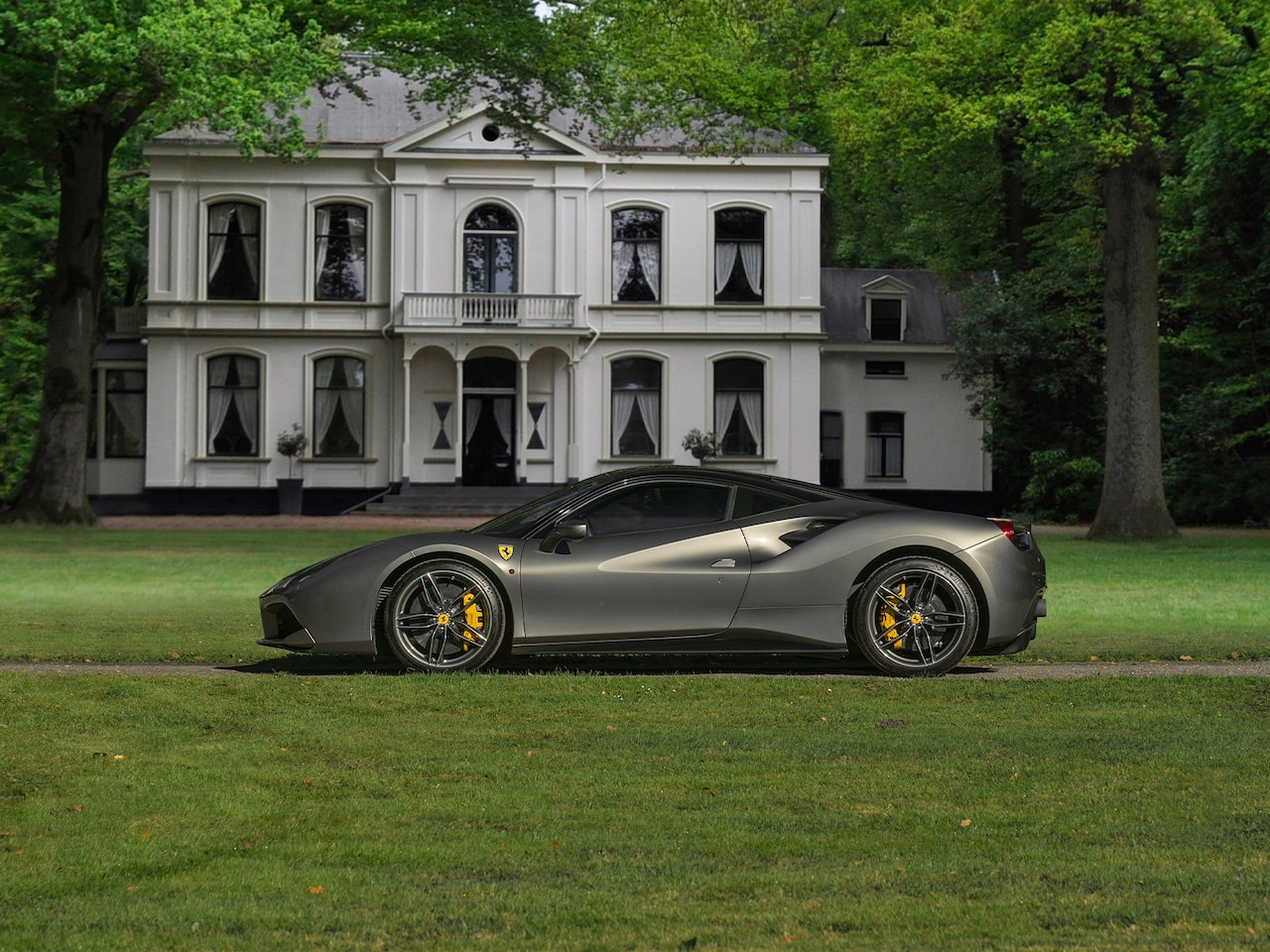 Ferrari 488 - GTB | Atelier Car | Veel carbon! | Grigio Ferro | NL-auto | Historical color - AutoWereld.nl