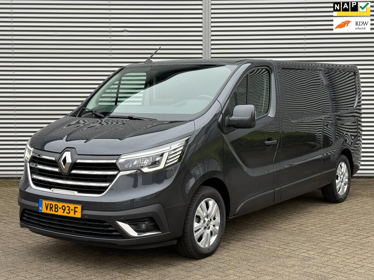 Renault Trafic - 2.0 dCi 130 L2H1 Clima/ Keyless Navi/ Cruise/ Camera/ 3 zits/ - AutoWereld.nl