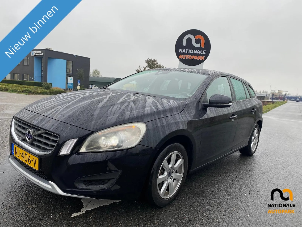 Volvo V60 - 2011 * 2.4 D5 MOMENTUM * ATM * TOP CAR - AutoWereld.nl