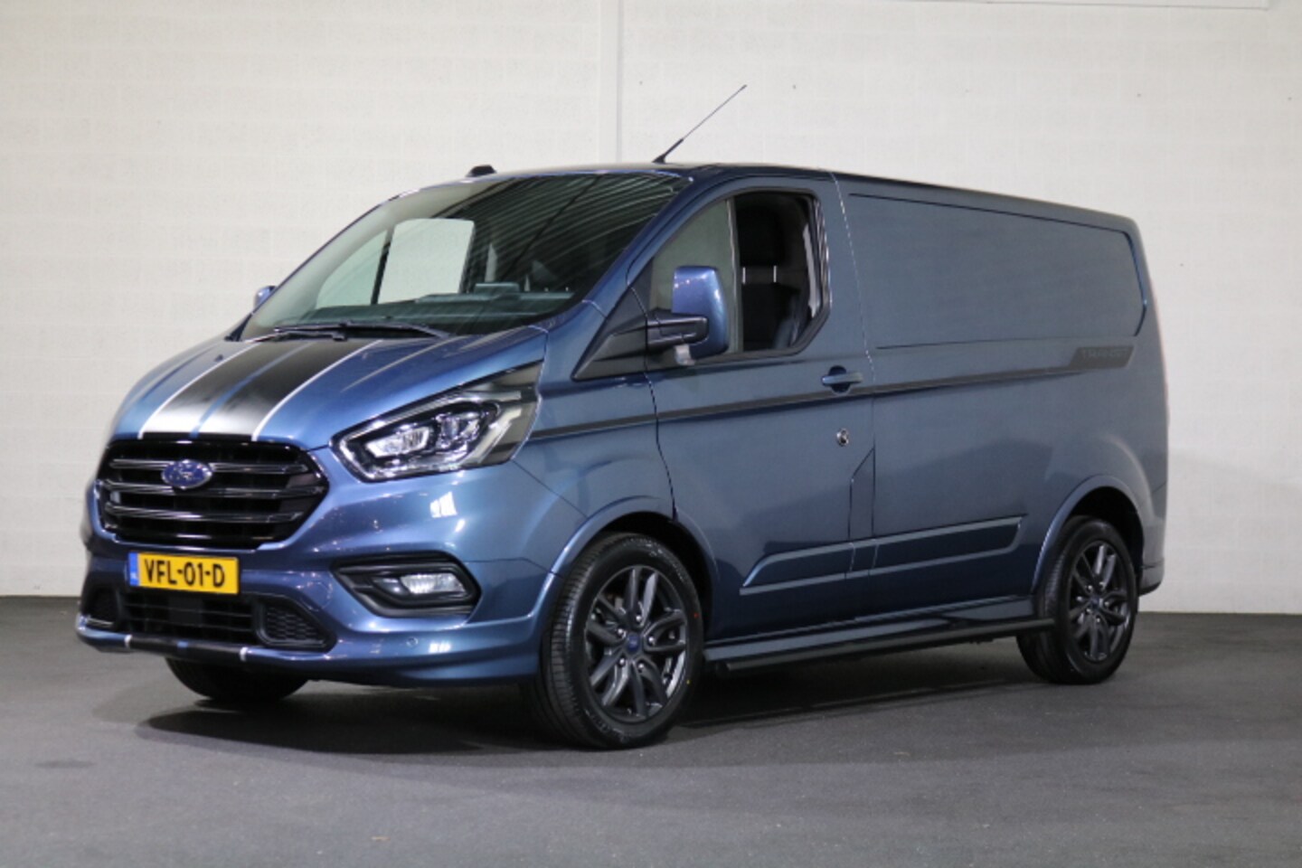 Ford Transit Custom - 2.0 TDci 185pk L1 H1 Sport Airco Navigatie Camera - AutoWereld.nl