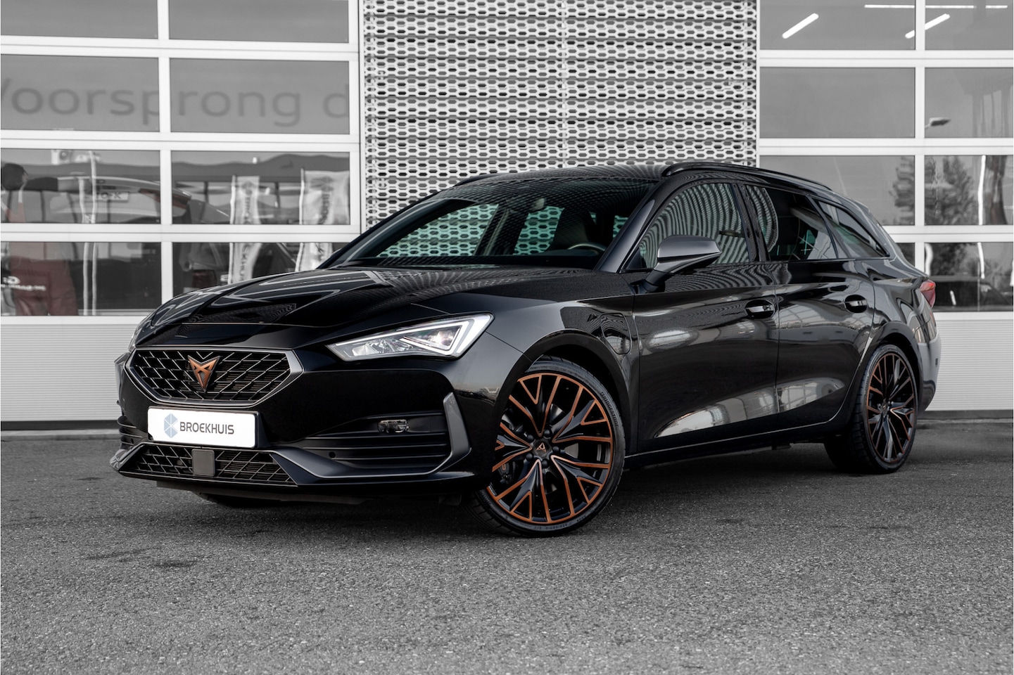 CUPRA Leon Sportstourer - 1.4TSI 245pk e-Hybrid VZ Copper Edition - AutoWereld.nl