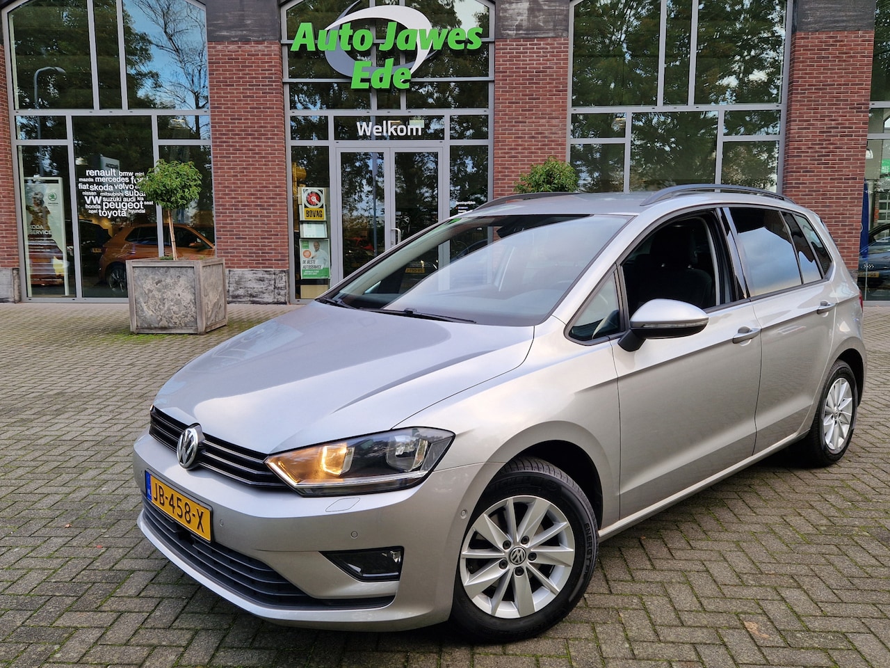 Volkswagen Golf Sportsvan - 1.2 TSI DSG Comfortline Afn.trekhaak - Parkeersensoren V+A - Climatronic - Stoelverwarming - AutoWereld.nl