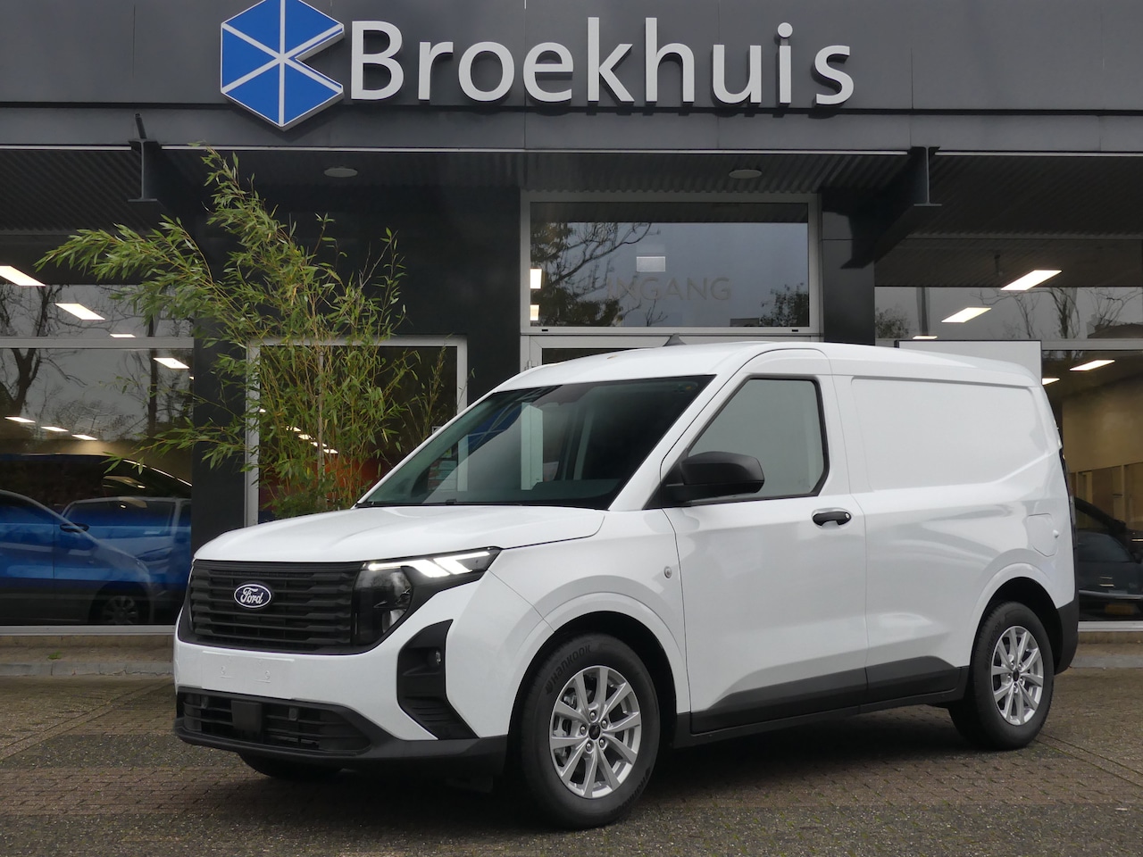 Ford Transit Courier - 1.5 100 pk EcoBlue Trend | Trekhaak | Camera | Parkeersensoren Voor & Achter | - AutoWereld.nl