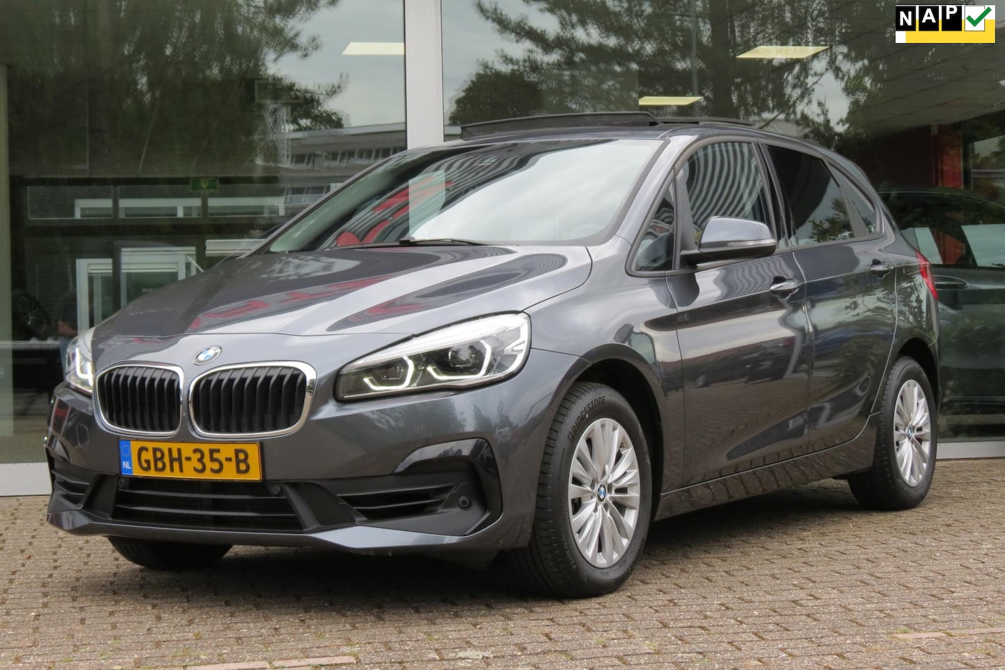 BMW 2-serie Active Tourer - 218i LCI High Executive l Panorama l Head-up l LED - AutoWereld.nl