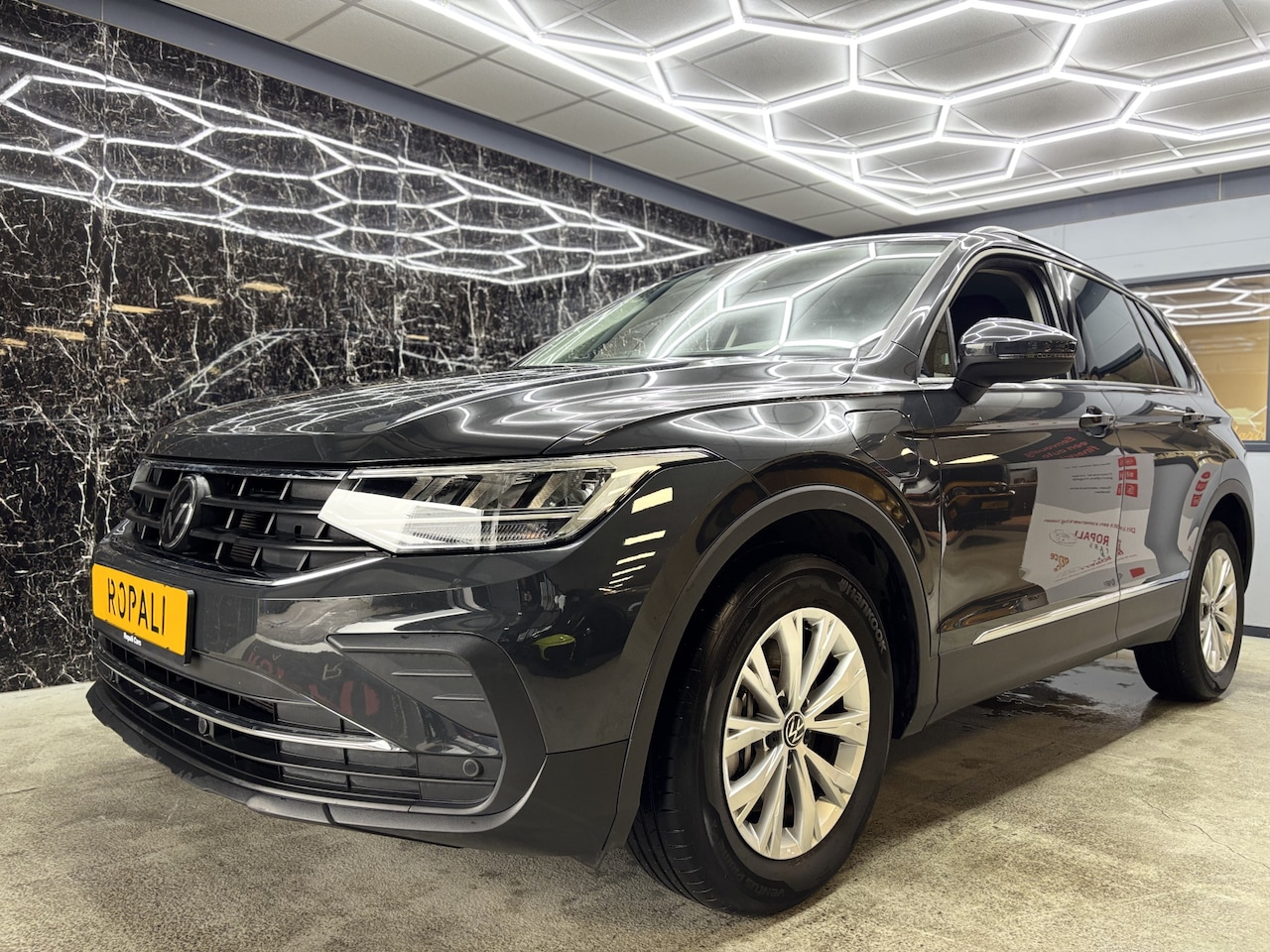 Volkswagen Tiguan - 1.4 TSI eHybrid Business+ - AutoWereld.nl