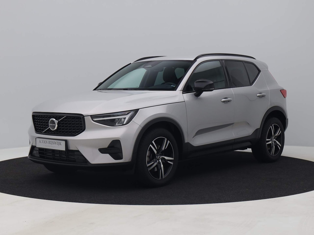 Volvo XC40 - 2.0 B4 R-Design | CAMERA | KEYLESS | H&K | STOEL- EN STUURVERW. - AutoWereld.nl