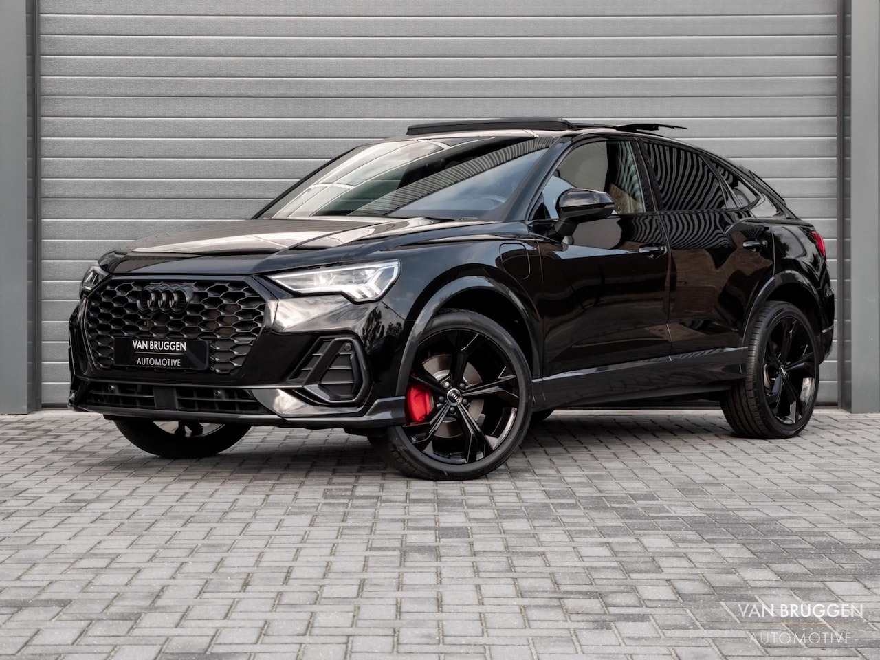 Audi Q3 Sportback - 45 TFSI E S-Line Pano Trekhaak Keyless CarPlay 20" BTW ACC - AutoWereld.nl