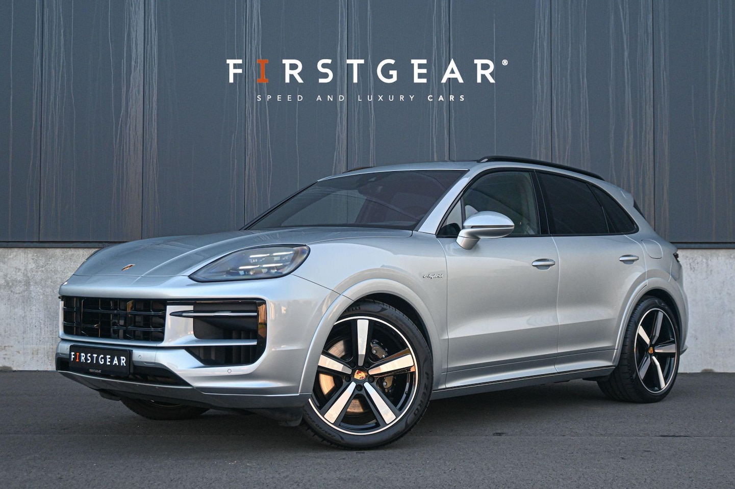 Porsche Cayenne - 3.0 E-Hybrid *Burmester 3D / Achteras-besturing / Panorama / Passenger-display / Keyless / - AutoWereld.nl