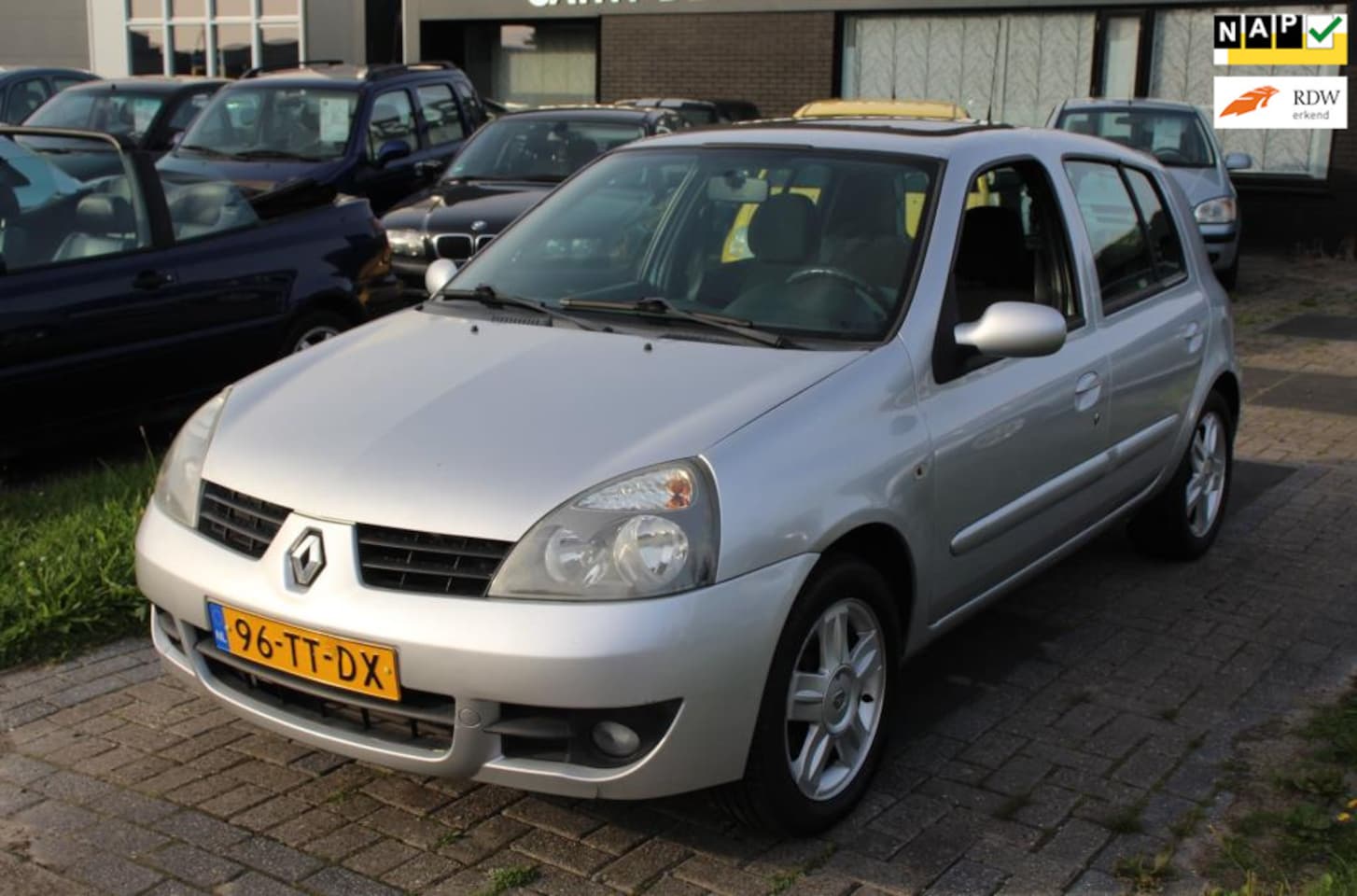 Renault Clio - 1.2-16V Campus 5-Deurs Airco LMV CD NAP APK - AutoWereld.nl