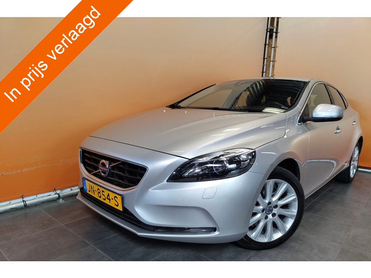 Volvo V40 - 2.0 T3 Momentum dealer onderhouden navi lmv - AutoWereld.nl