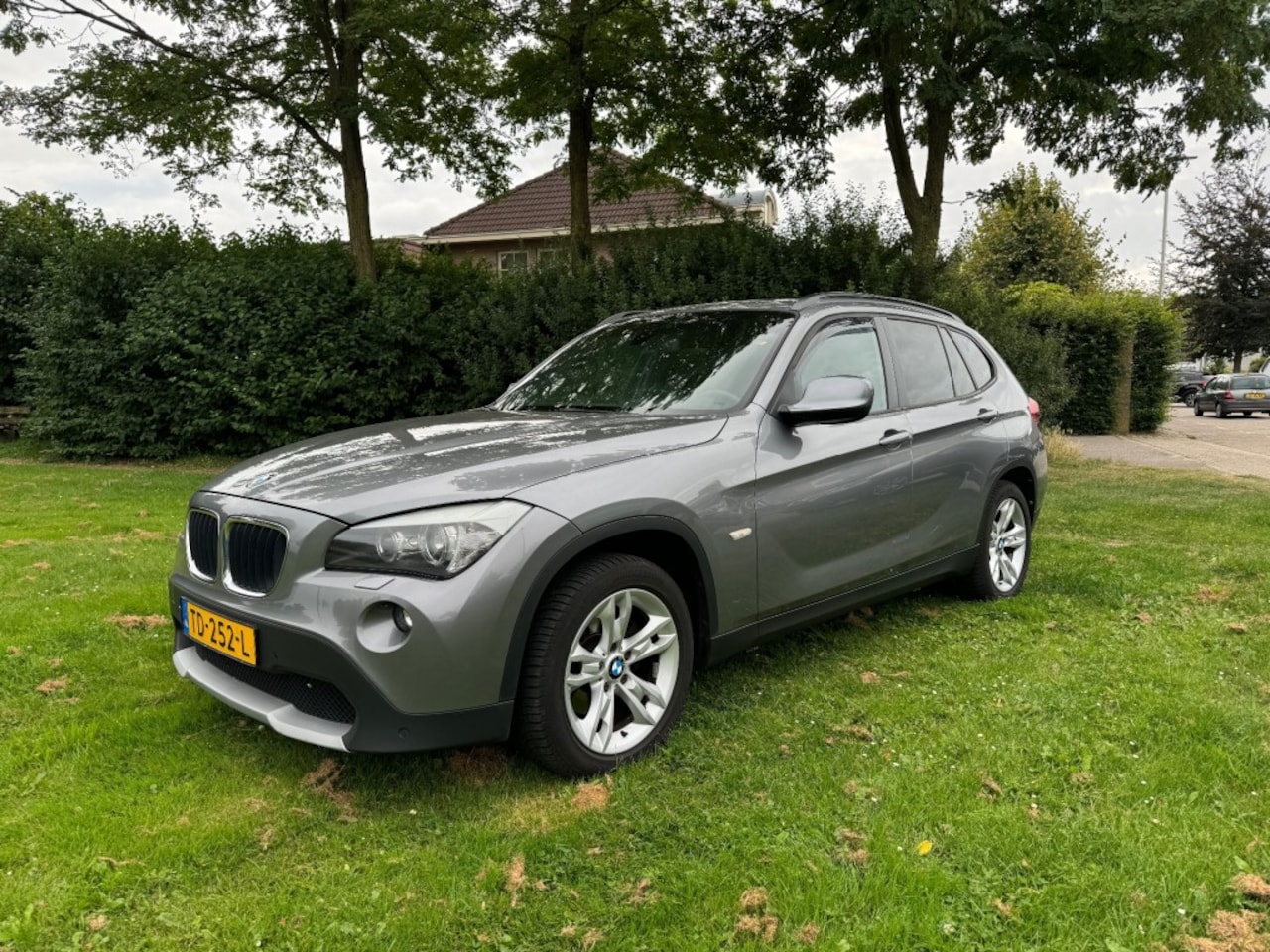 BMW X1 - xDrive 20I - panoramadak - navigatie - trekhaak - in zeer nette - AutoWereld.nl