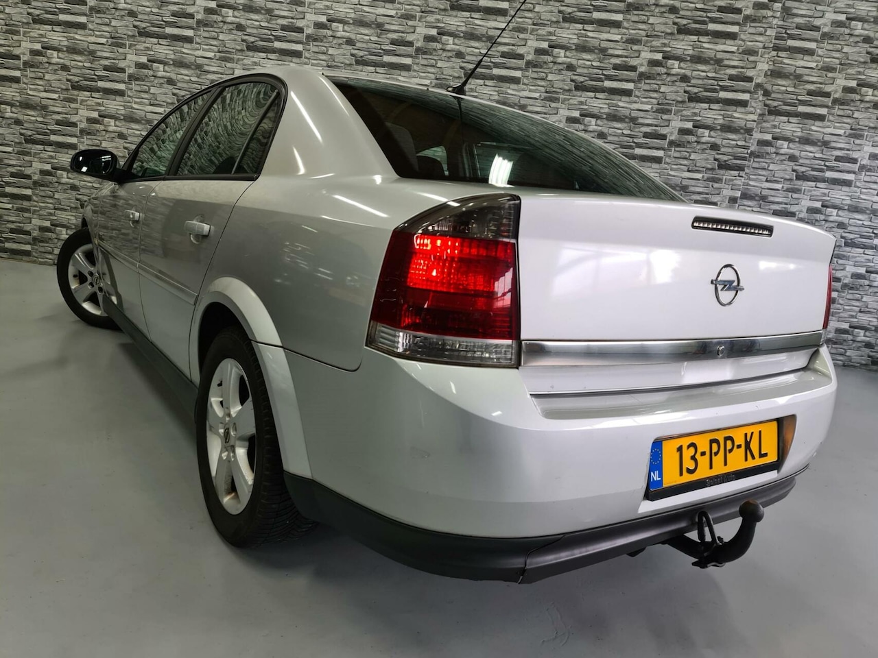 Opel Vectra - 2.2-16V Maxx*Nieuwe APK*Bluetooth*Navi*Trekhaak! - AutoWereld.nl