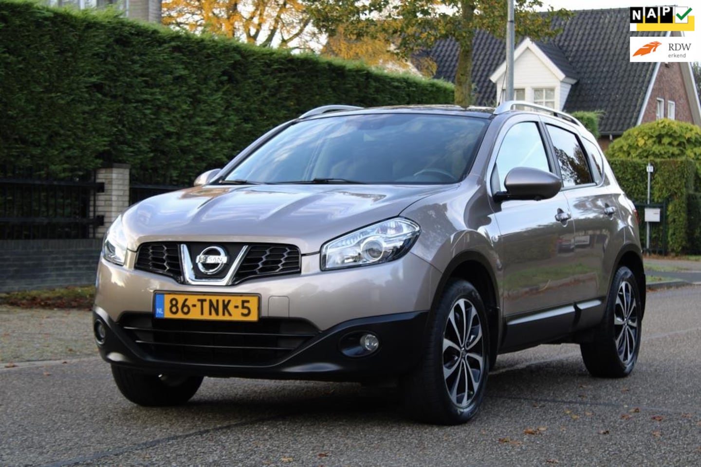 Nissan Qashqai - 2.0 Connect Edition 4WD | PANO | AUTOMAAT | NAVI | CLIMA | CRUISE | CAMERA | TREKHAAK | MO - AutoWereld.nl