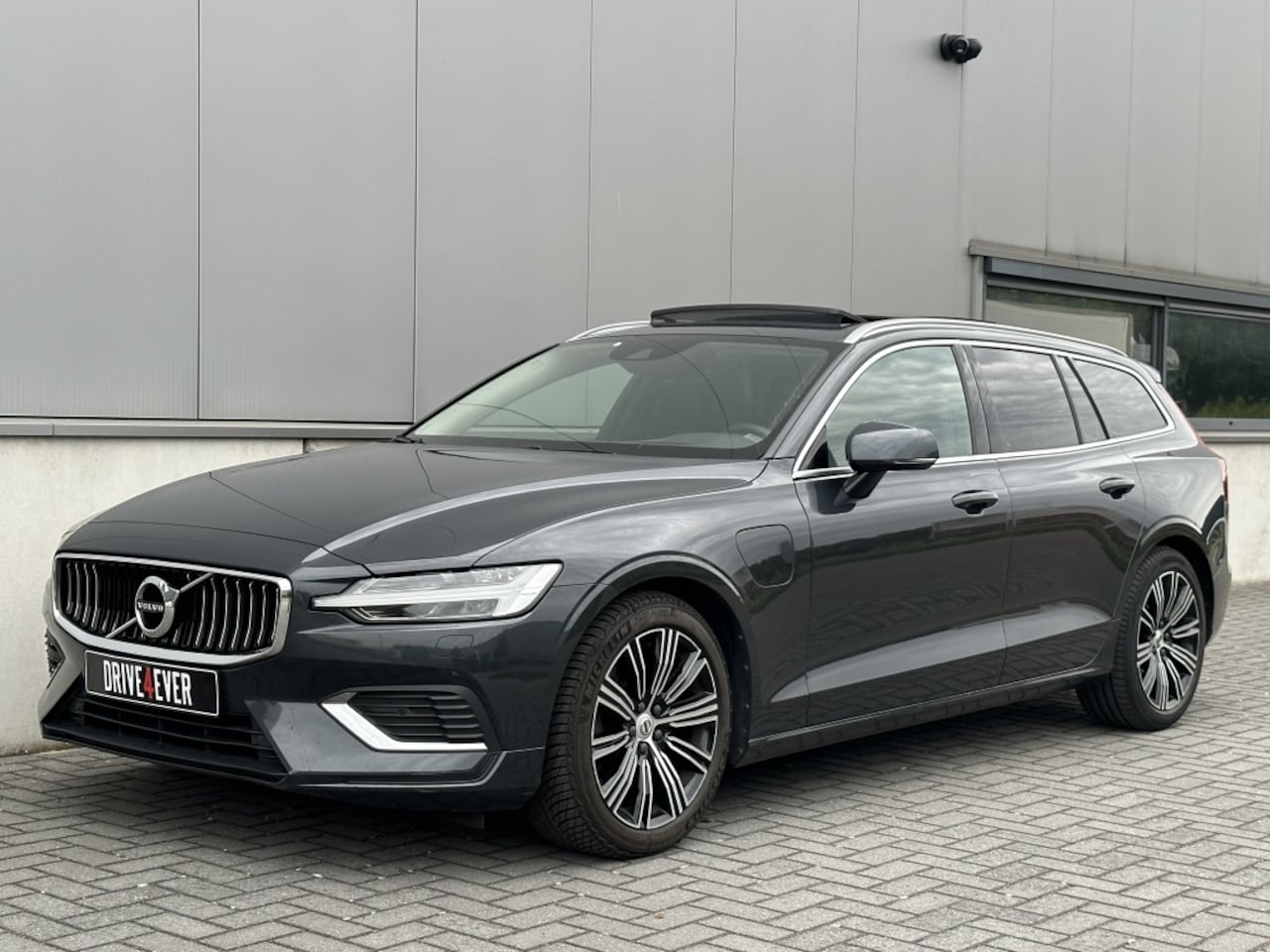 Volvo V60 - 2.0 T8 AWD R. Inscr. M2020 FULL PANO CAMERA PDC NAVI ECC - AutoWereld.nl