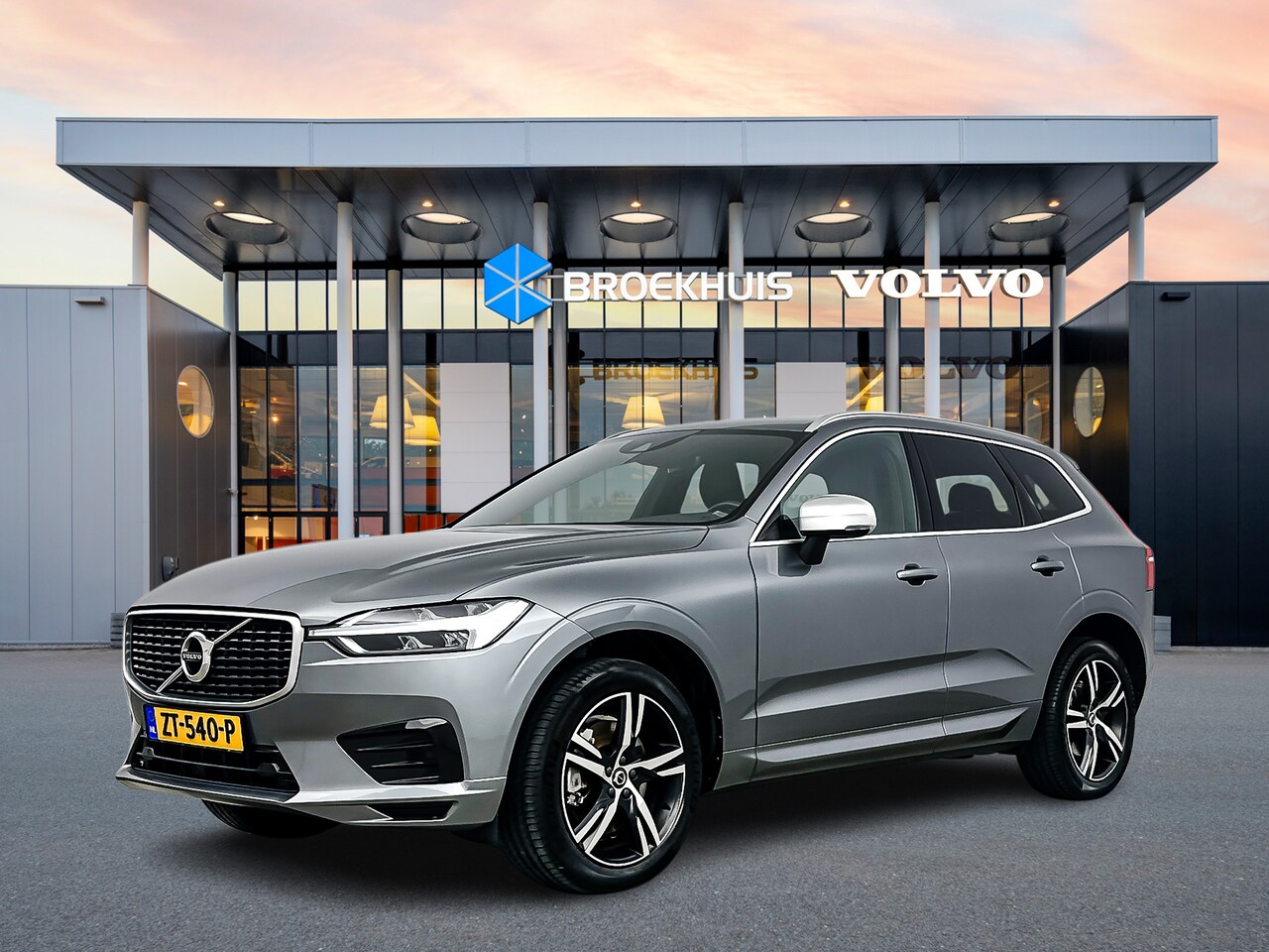 Volvo XC60 - T4 191pk Automaat R-Design | 19'' | Camera | Navigatie | Trekhaak | Verwarmde Voorstoelen - AutoWereld.nl