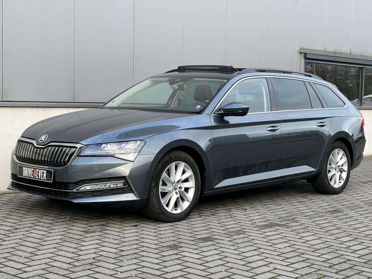 Skoda Superb Combi - 1.4 TSI iV Sp. Bns PANO NAVI CR CONTROL TREKHAAK ECC PDC - AutoWereld.nl