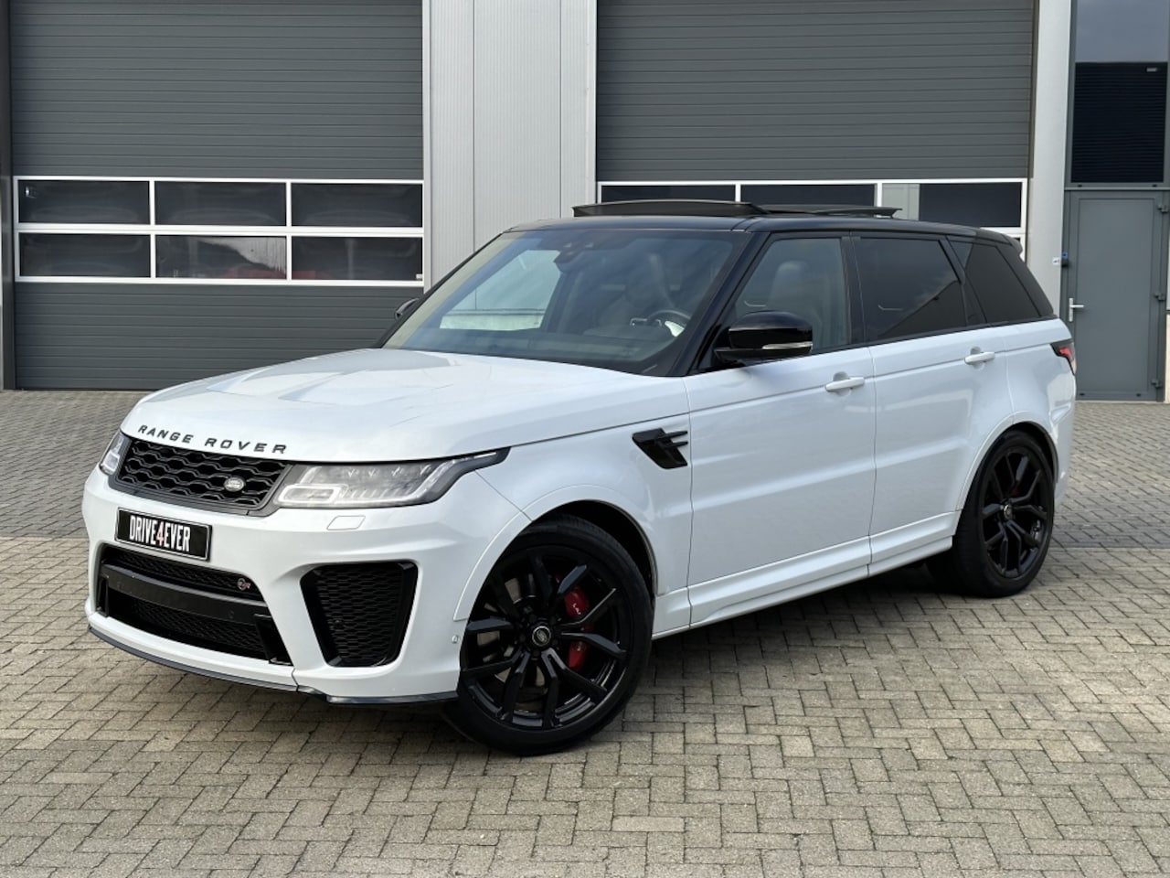 Land Rover Range Rover Sport - 5.0 V8 SC SVR 576pk FULL PANO CARBON CR CONTROL CAMERA LEDER - AutoWereld.nl