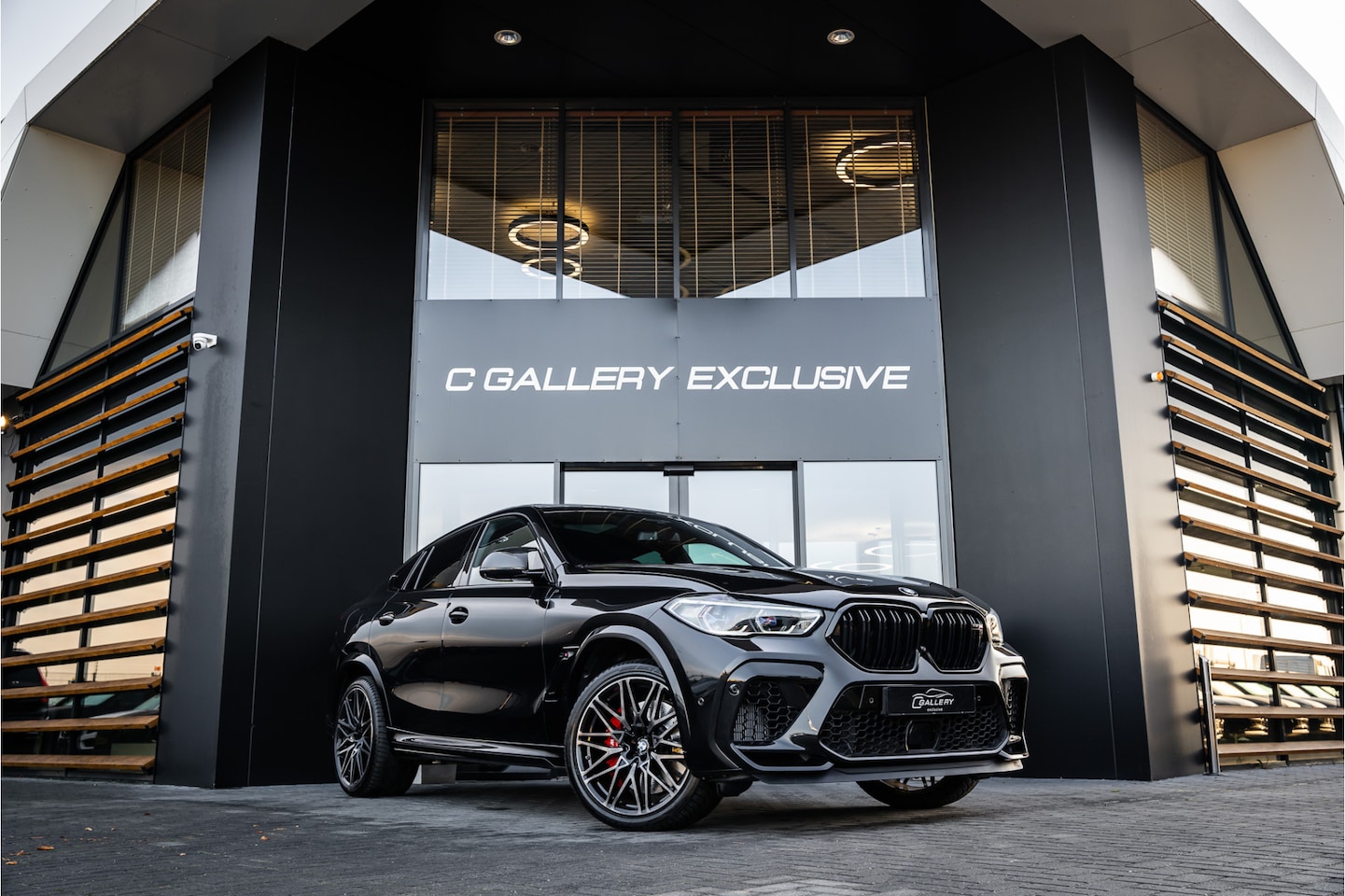 BMW X6 - M Competition - Carbon | Panorama | B&W | Stoelkoeling & Massage - AutoWereld.nl