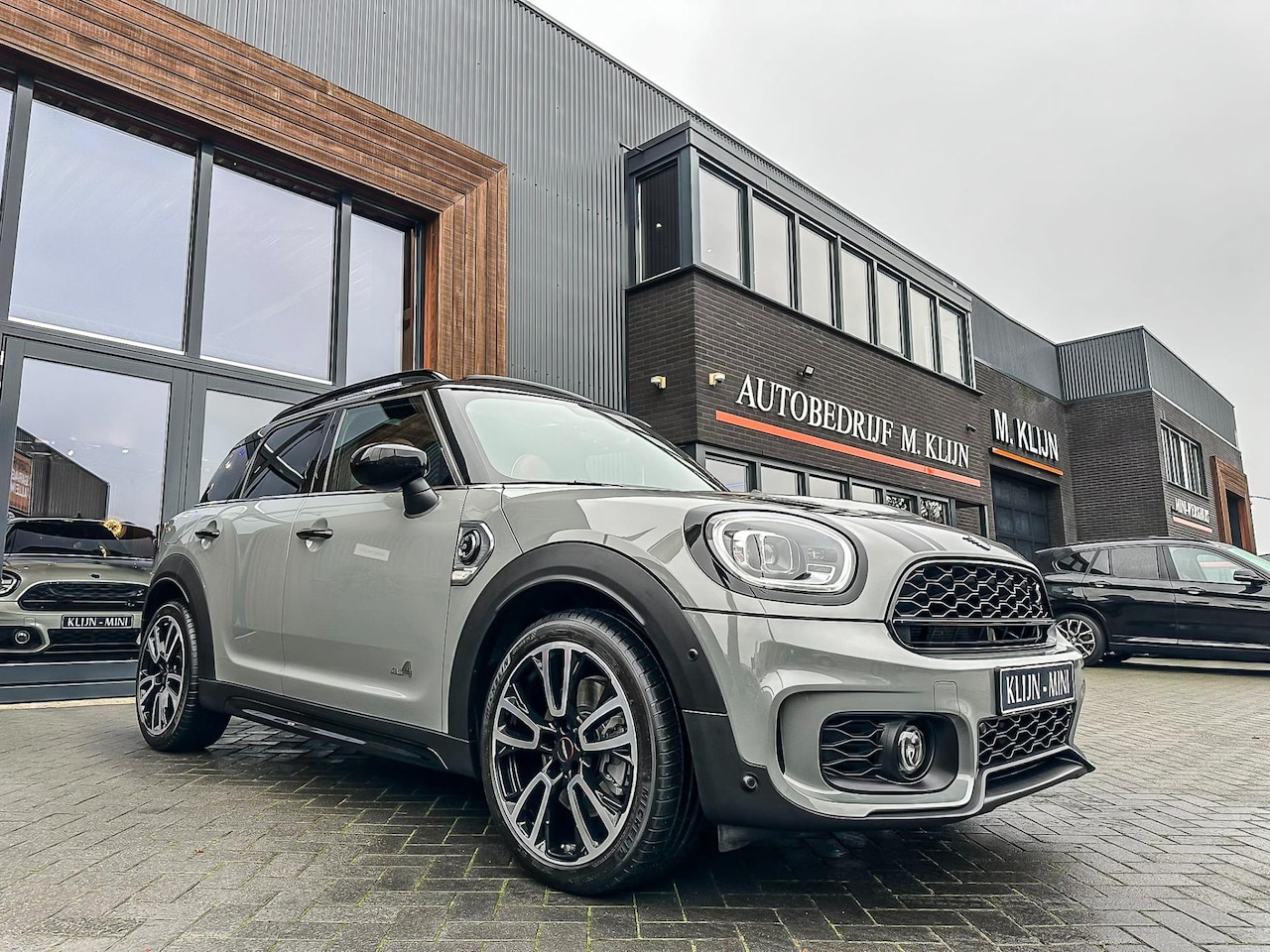 MINI Countryman - Mini 2.0 Cooper S E ALL4 John Cooper Works Nardo/bruin leer/alle opties/btw - AutoWereld.nl