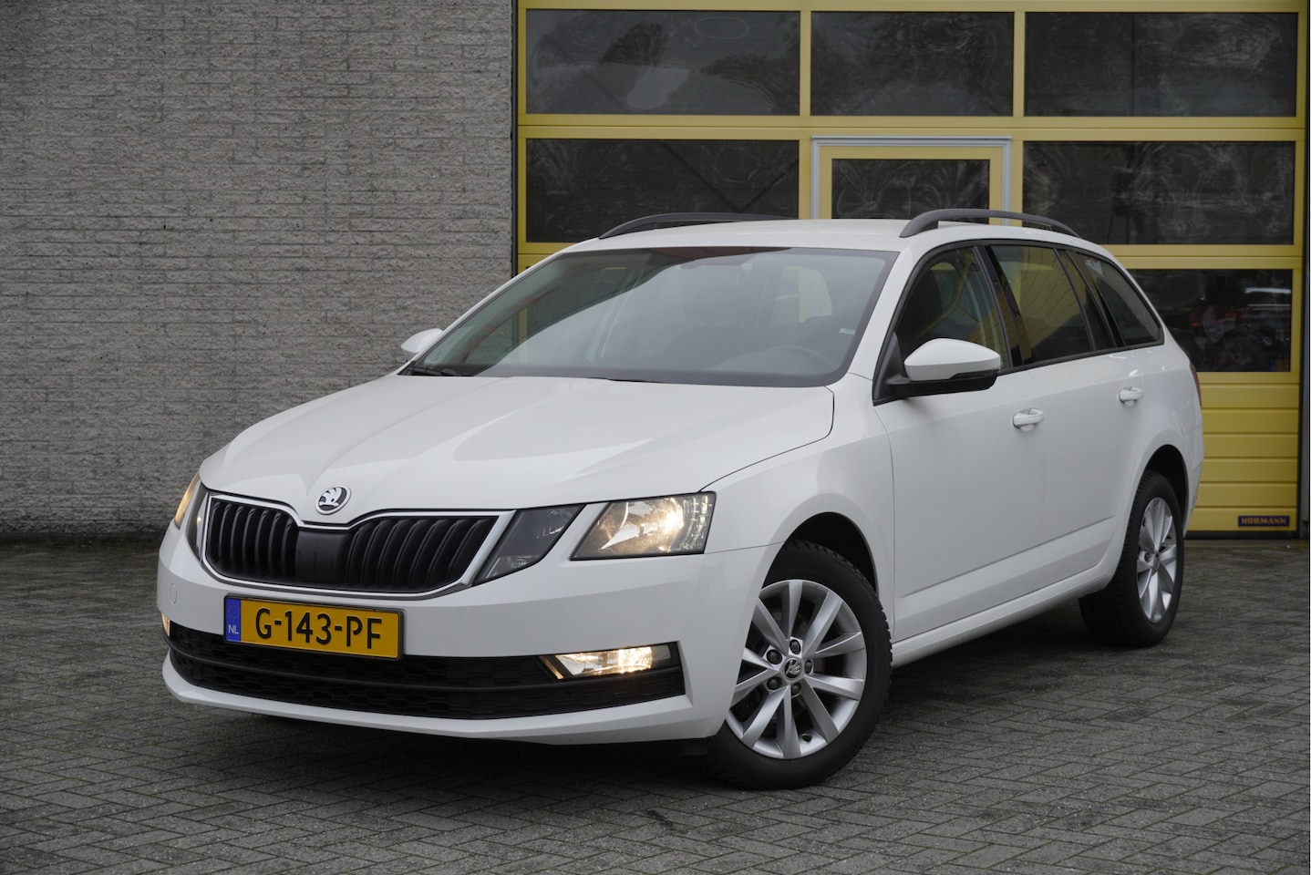 Skoda Octavia Combi - 1.0 TSI Ambition BJ2019 Lmv 16" | Led | Pdc | Navi | Trekhaak | Climate control | Cruise c - AutoWereld.nl