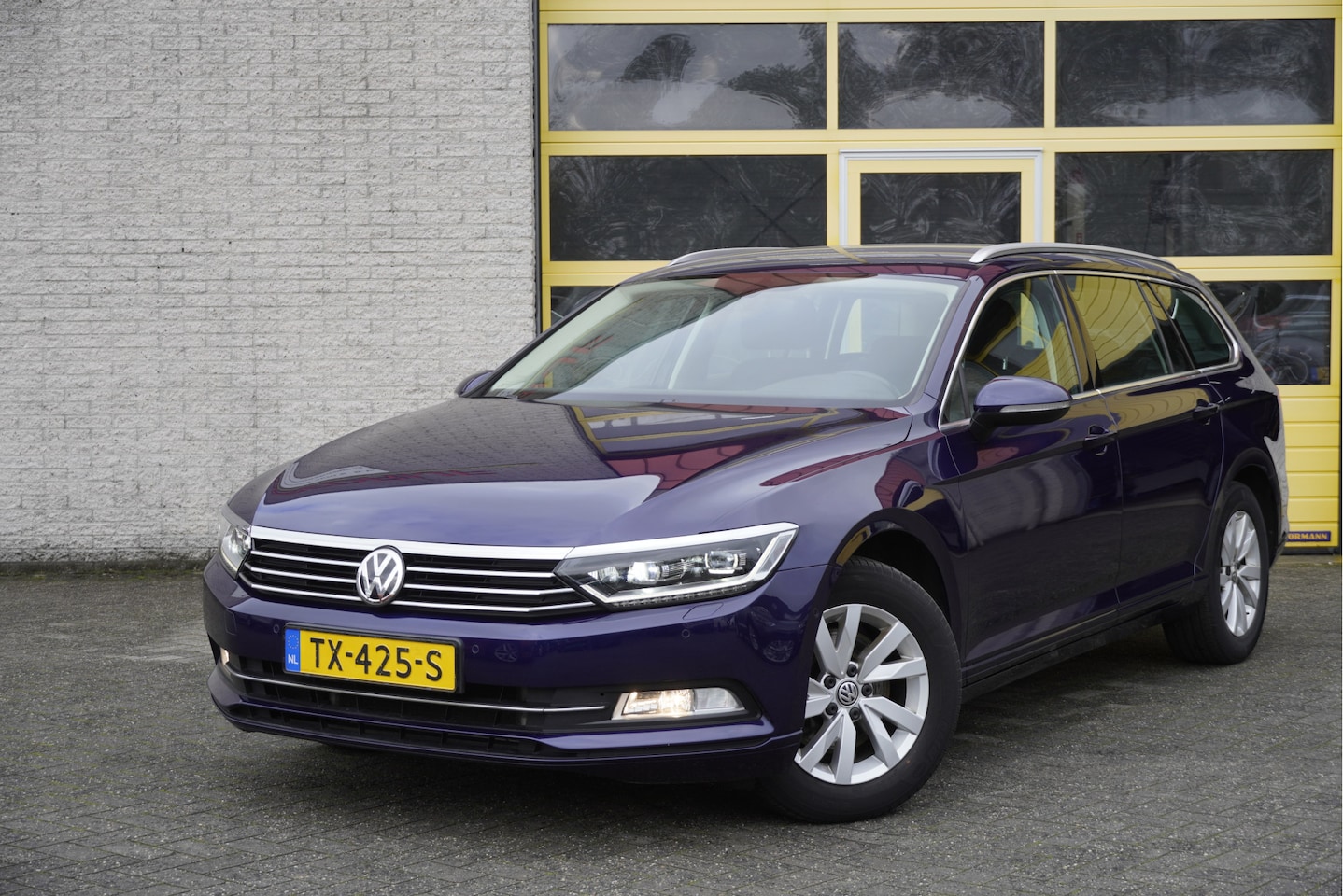 Volkswagen Passat Variant - 1.5 TSI 150PK! Automaat Comfortline BJ2018 Lmv 16" | Led | Pdc | Navi | Keyless entry | Tr - AutoWereld.nl